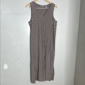 AnyBody‎ Black and White Sleeveless V-Neck Sheath Maxi Dress